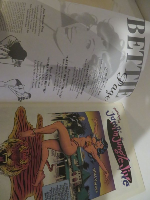 Bettie Page Comic 1996 Dave Steven's w/Poster Dark Horse Comic Book Grad...
