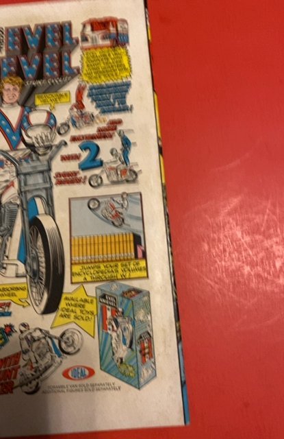 The Incredible Hulk #172 (1974) men and juggernaut cameo