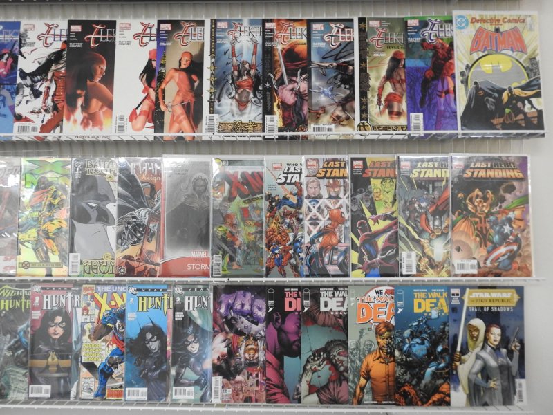 Huge Lot 190+ Comics W/ Batman, Elektra, The Walking Dead+ Avg VF Condition!