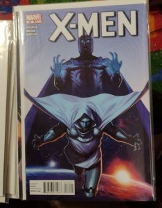 X MEN # 16  2011, Marvel  DOCTOR DOOM +MAGNETO MOLINA VARIANT