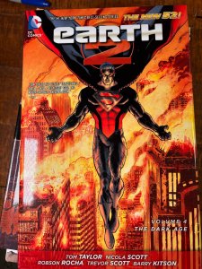 Earth 2 #17 Variant Cover (2014) Earth 2