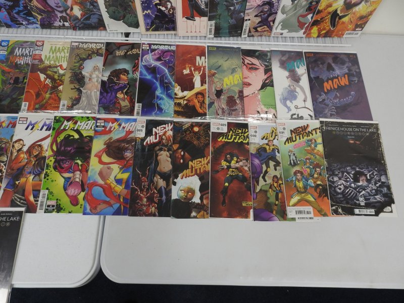 Huge Lot 140+ Comics W/ Captain Marvel, Moon Knight, Ms. Marvel, +More! Avg VF-