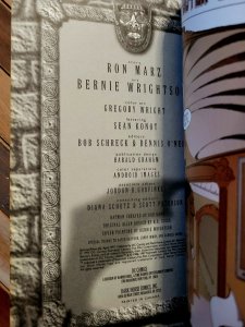 Batman/Aliens #2 (1997) Legendary Art by Bernie Wrightson! DC Dark Horse VF+ 8.5