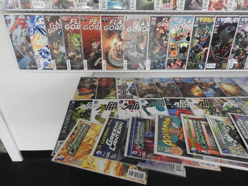 Huge Lot 170+ Comics W/ Flash, Daredevil, Batwing, +More! Avg VF+ Cond! see desc
