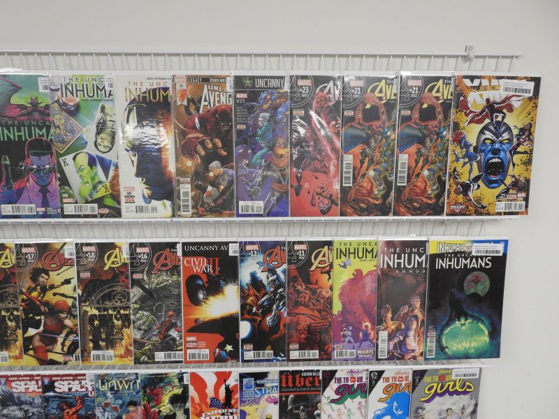 Huge Lot 150+ Comics W/ X-Men, Inhumans, Avengers, +More! Avg VF- Condition!