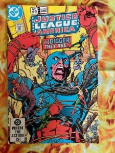 Justice League of America #215 (1983) - VF/NM