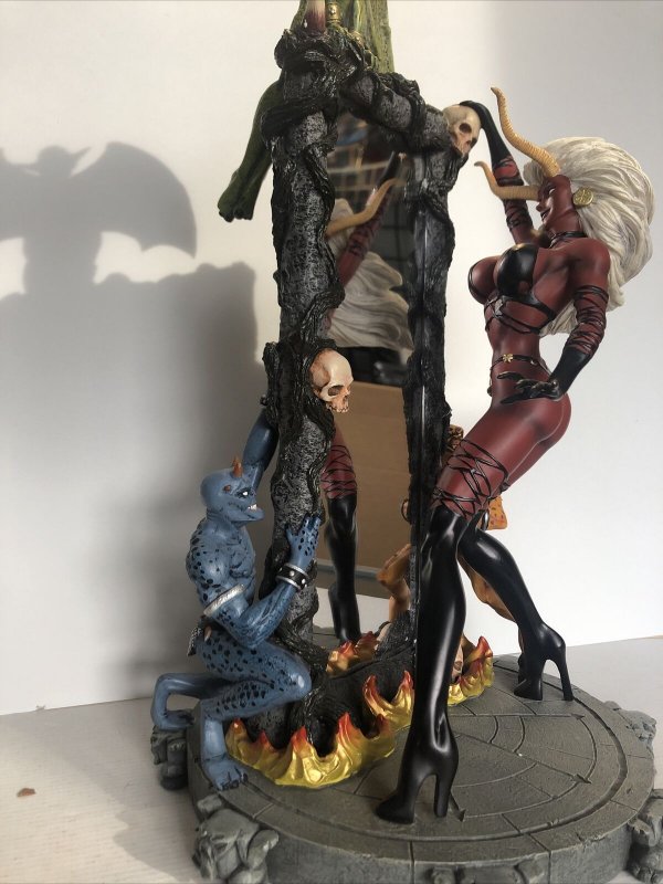 Lady Demon(2000) In Her Mirror Resin Statue| Eternal Toys|Chaos Comics| Not Used 699788201053