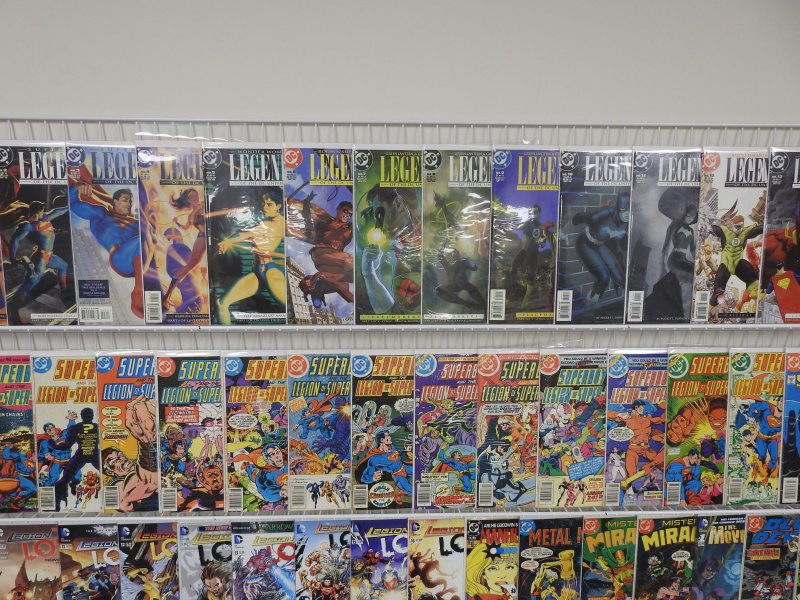 Huge Lot 150+ Comics W/ Green Arrow, Legends, Superboy, +More! Avg VF- Cond!