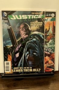 Lot of 2 different Justice League #32’s