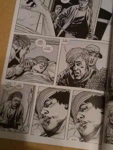 THE WALKING DEAD 87 VF Carl loses an eye Robert Kirkman