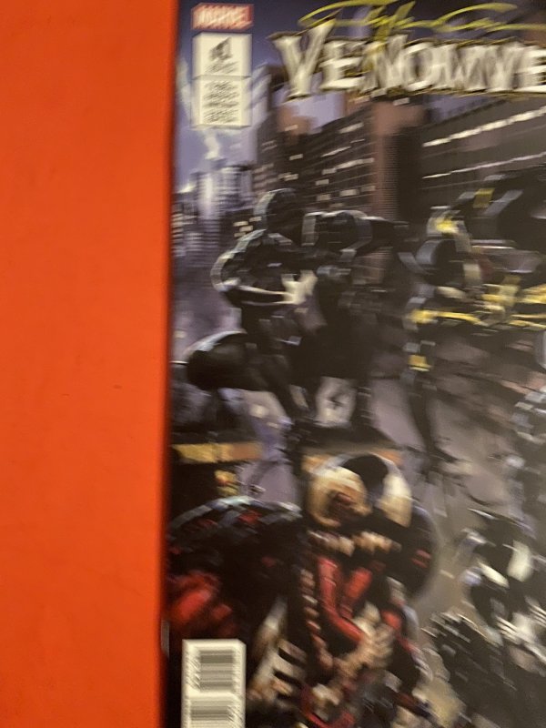 Venom universe #1  Clayton Crain signed yellow