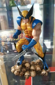 Wolverine on Skulls Statue w/COA & Box - X-Men - Diamond Select - #304/2500