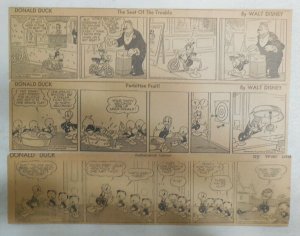 (300) Donald Duck Dailies by Walt Disney 1942 Size: 3 x 10 inches 