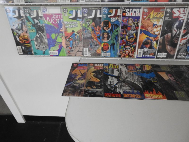 Huge Lot 140+ Comics W/ JLA, Batman, Robin, Avengers+ Avg VF- Condition!