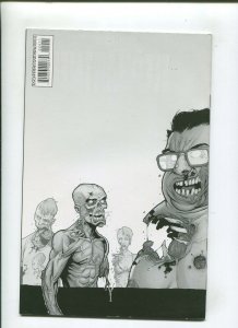 THE WALKING DEAD #29 (9.2) TRAPPED IN WOODBURY 2006