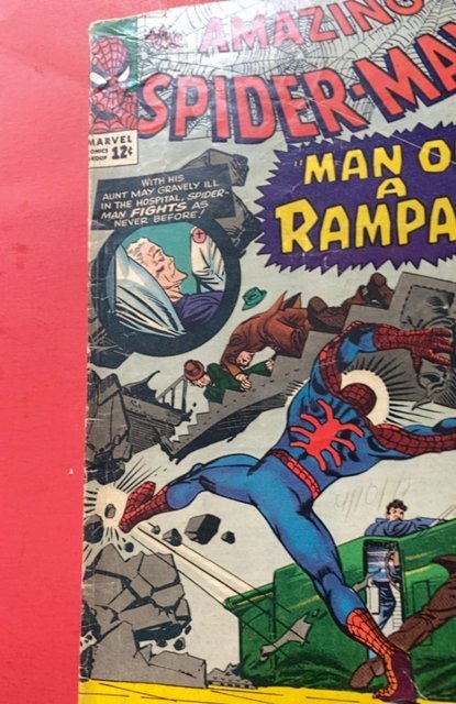 The Amazing Spider-Man #32 (1966) man on a rampage lower grade