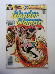 Wonder Woman #226 (1976) FN/VF Condition