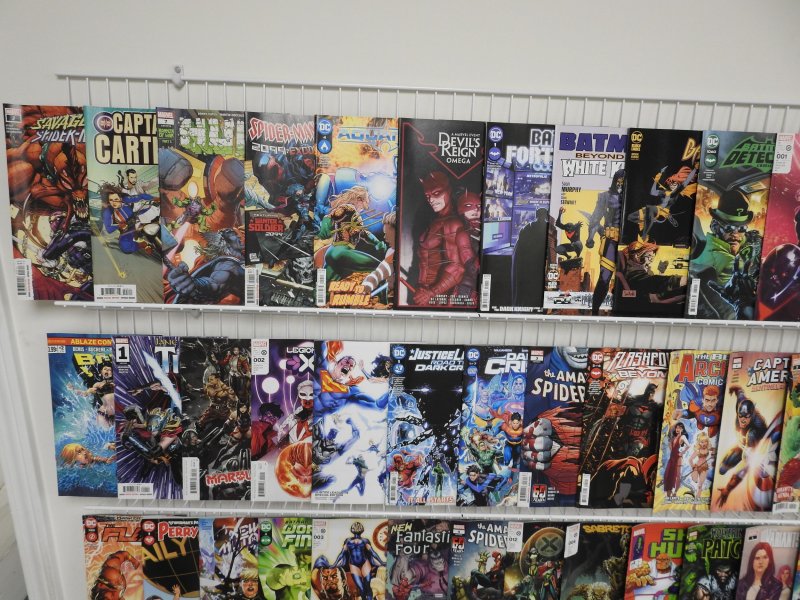Huge Lot 230+ Comics W/ Hulk, Iron Man, Spider-Man, +More! Avg VF- Condition!
