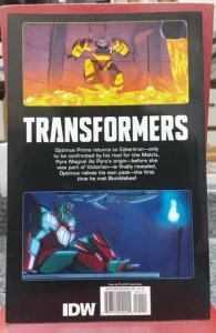Transformers Annual 2017 (2017)