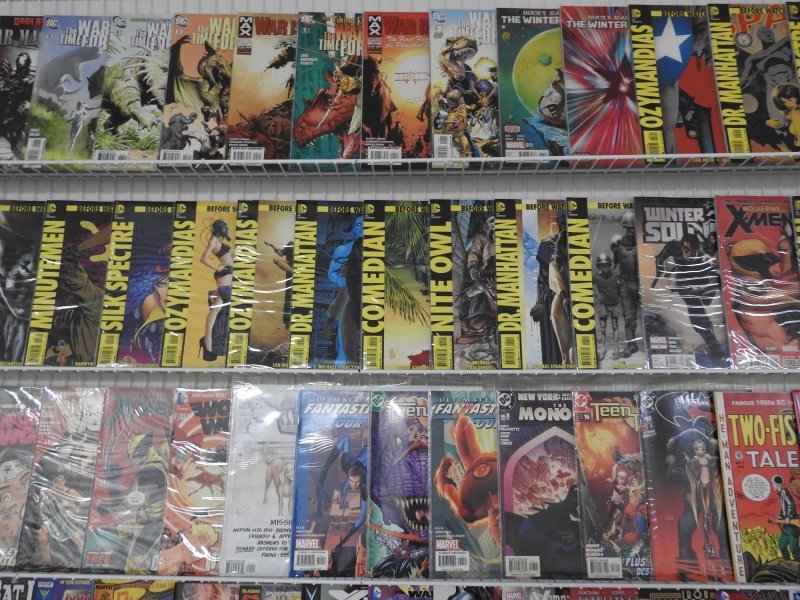 Huge Lot 180+ Comics W/ Watchmen, Wolverine,  Ultimates+ Avg VF Condition!