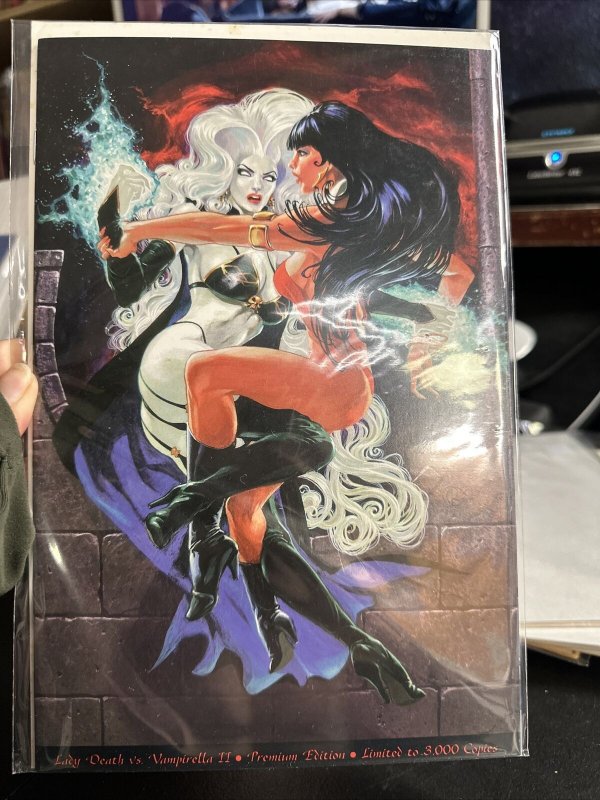 Lady Death vs Vampirella II Premium Variant Cover by Daerick Gross Chaos! A15