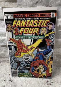 Fantastic Four #207 Human Torch VS. Spider-Man June 1979 Monocle 8.5 9.2