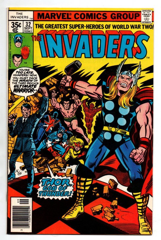 Invaders #32 newsstand - Hitler cover - Thor - Captain America - 1978 - VF/NM