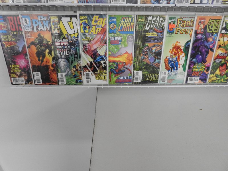 Huge Lot 120+ Comics W/ Hulk, Avengers, GI Joe+ Avg VF+ Condition