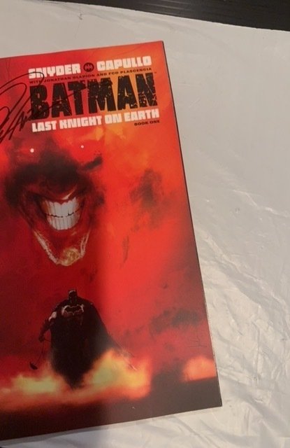 Batman: Last Knight on Earth #1 Variant Cover (2019) signed by Capullo