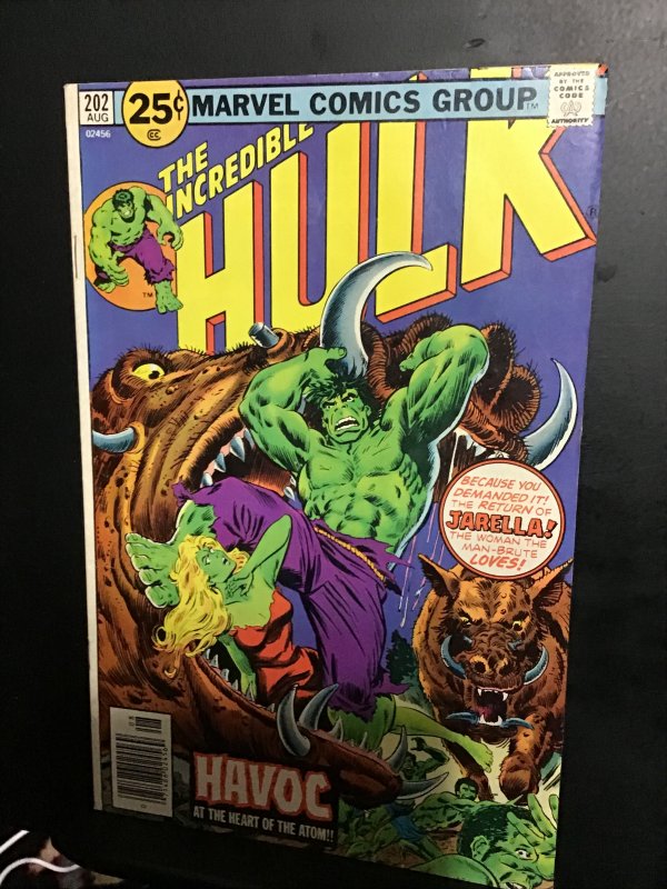 The Incredible Hulk #202 (1976) high-grade Jarella key! VF/NM Wow!