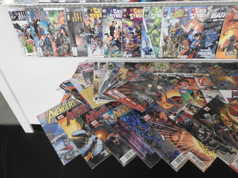 Huge Lot 200+ Comics W/ Batman, Avengers, Batman/Superman+ Avg VF+ Condition!