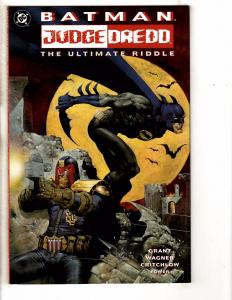Lot Of 2 Batman Judge Dredd DC Comics Ultimate Riddle & Vendetta In Gotham CR1