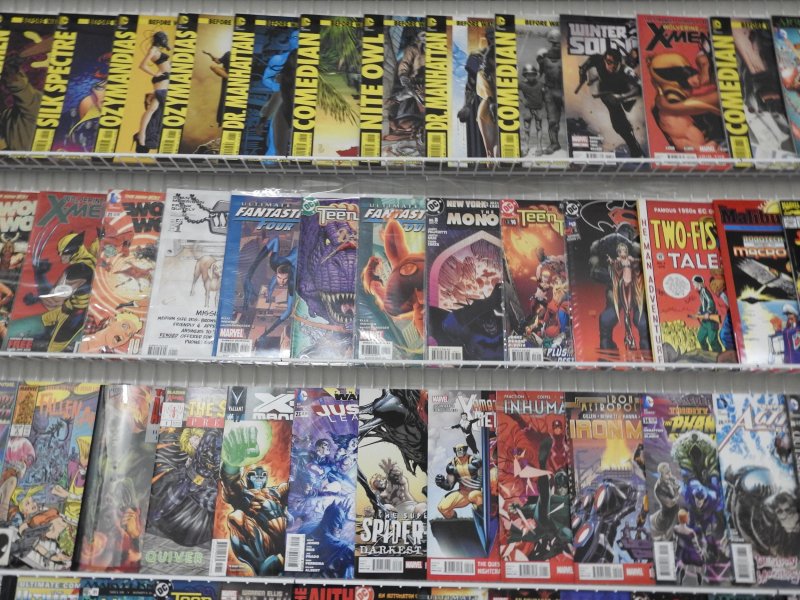 Huge Lot 180+ Comics W/ Watchmen, Wolverine,  Ultimates+ Avg VF Condition!