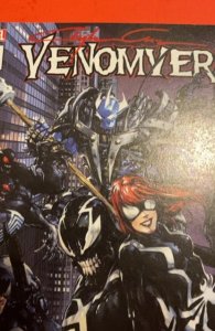 Venom Verse #5 signed by Clayton Crain clean auto