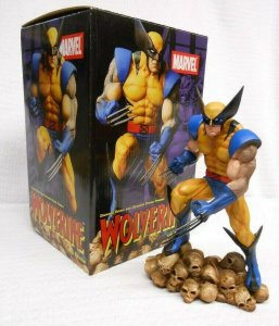Wolverine on Skulls Statue w/COA & Box - X-Men - Diamond Select - #304/2500