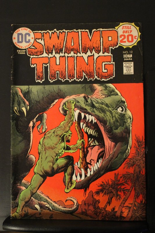 z Swamp Thing #12 (1974) High-Grade VF Dinosaur vs Swamp Thing Cover Wow!