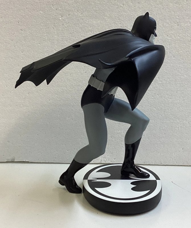 Batman Black & White Statue Batman By Carmine Infantino 815/5200