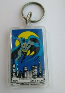 Batman Flying Moon Keychain 1989 Original Licensed Official DC Comics Button Up 