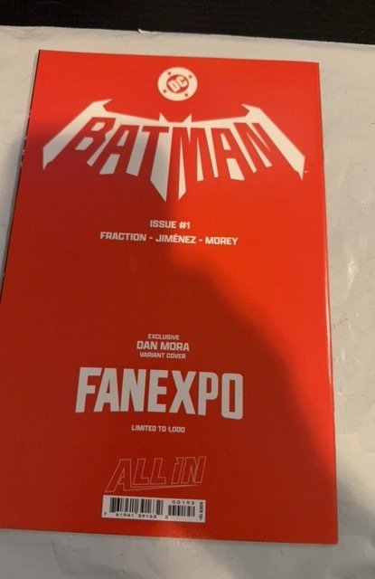 BATMAN 1 DAN MORA CONVENTION EXCLUSIVE VARIANT NM 2025