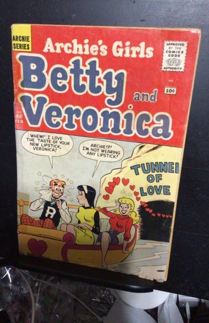Archie's Girls Betty and Veronica #62 (1961) tunnel of love smooching co...