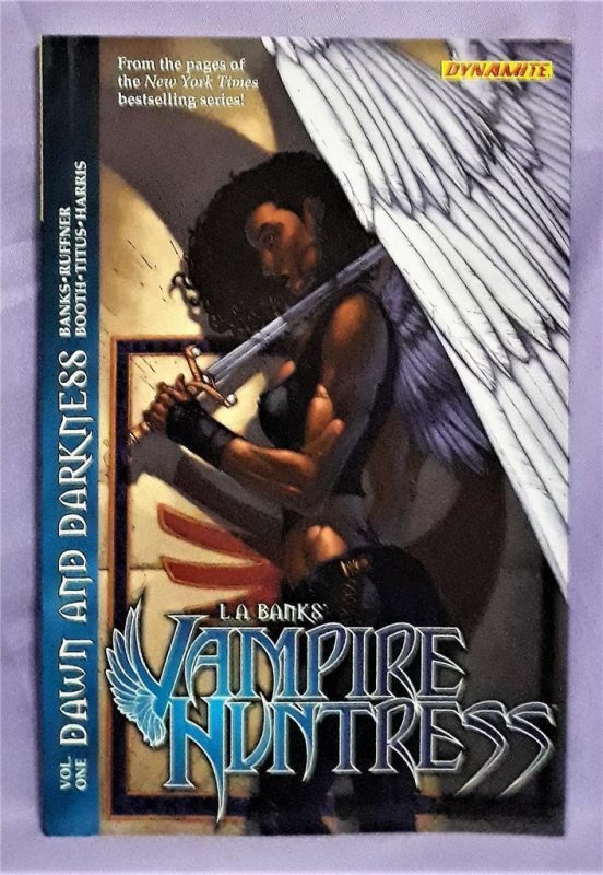 VAMPIRE HUNTRESS Vol 1 TP Dawn and Darkness LA Banks (Dynamite 2011)