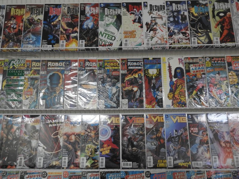 Huge Lot of 140+ Comics W/ JLA, Daredevil, Captain Carrot! Avg. VF-