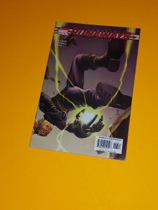 2004 Runaways Brian K. Vaughan 13 Disney+  VF- Jo Chen cover