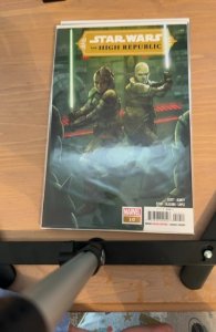 Lot of 16 Comics (See Description) Star Wars, Stranger Things Six