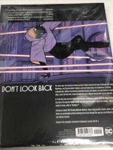 Catwoman Lonely City  (2022) DC HC Cliff Chiang