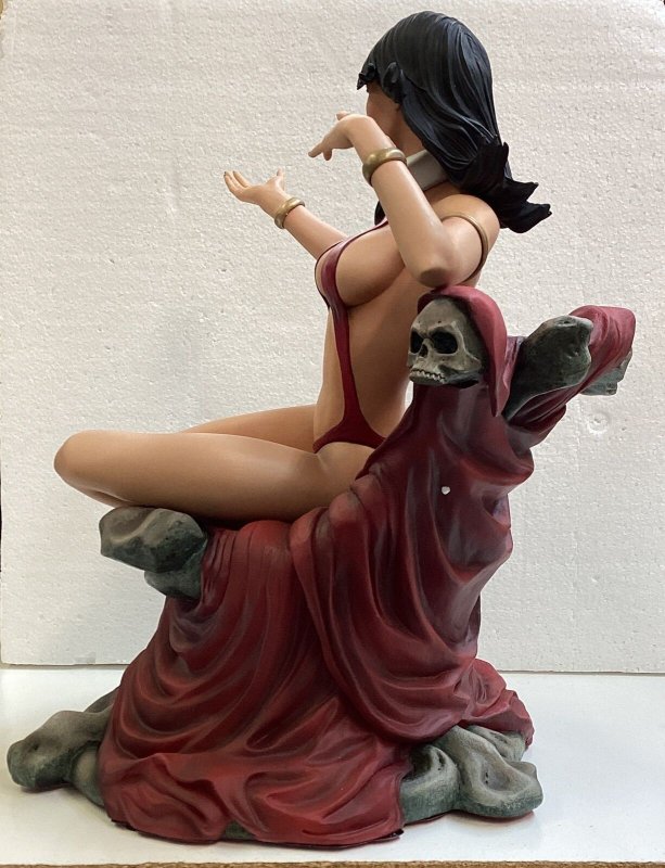 Vampirella Dodson Statue Sideshow Collectibles