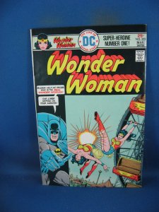 WONDER WOMAN 222 VF NM 1976 DC