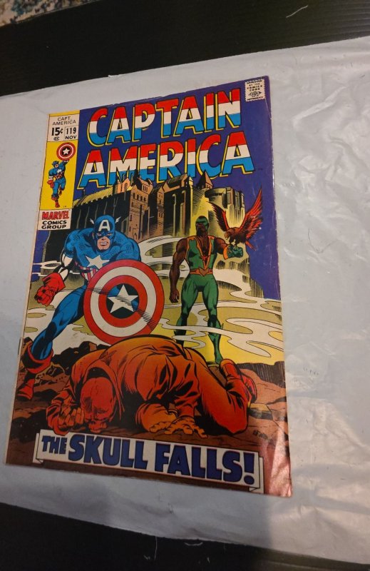 Captain America #119 (1969)The skull falls  light foxxing