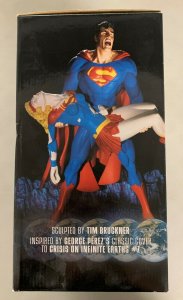 Superman & Supergirl Crisis on Infinite Earth Limited Edition Statue
