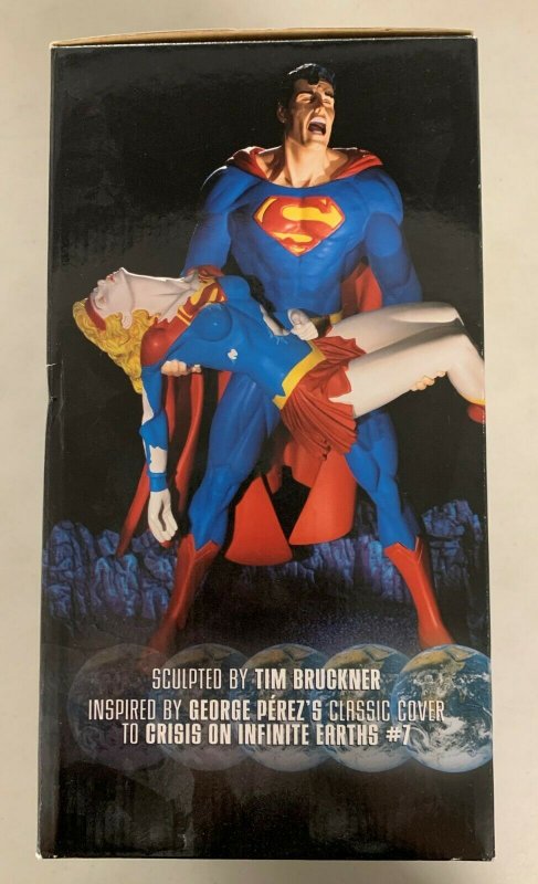 Superman & Supergirl Crisis on Infinite Earth Limited Edition Statue